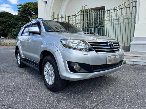 TOYOTA HILUX SW4 3.0 SRV 4X4 7 LUGARES 16V TURBO INTERCOOLER DIESEL 4P AUTOMÁTICO
